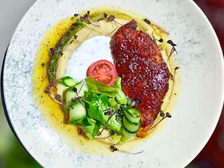 Курячий стейк з сезоним салат (350g)