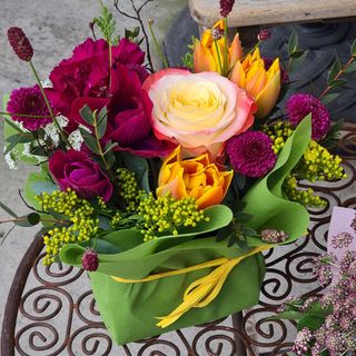 Sushi di fiori colorati