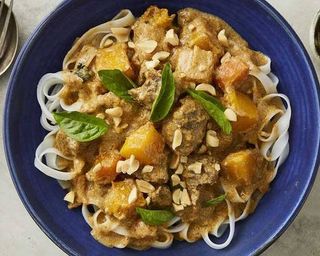 NOODLES BOWL WITH MASSAMAN CURRY