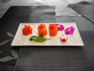 303. Sushi jo sake ikura 2 pezzi