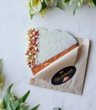 Флэт круассан малина-фисташка 