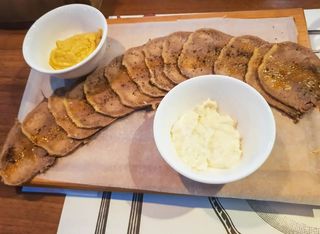 Свински език в масло