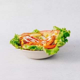 Salata sa pohanom piletinom