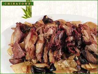 Патица с бамбук и три вида гъби
