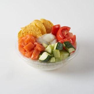 Poke Huevo y Salmón.