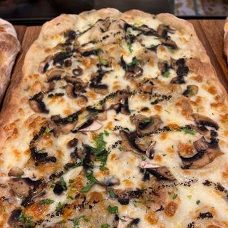 Pizza De Trufa Y Setas (80 Cm.)