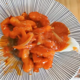 Calamares Salteados Y Salsa Picante