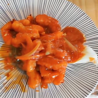 Calamares Salteados Y Salsa Picante