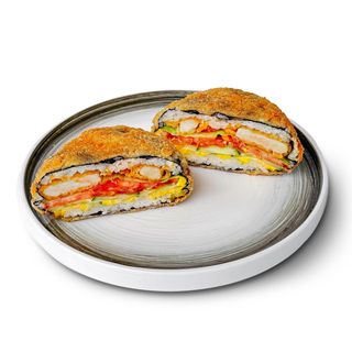 Суши-бургер с креветками 