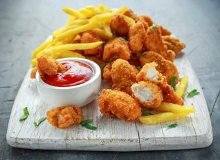 05. NUGGETSY Z FRYTKAMI