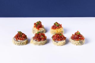 Futomaki warzywa z tartarem z tuńczyka 6 szt.