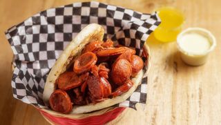 Arepa Mixta (Chorizo y Chicharrón)