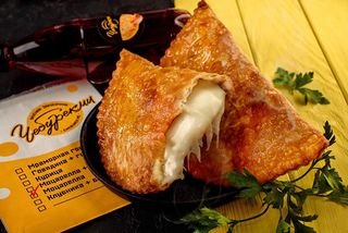 Чебурек с моцареллой (145 гр.)