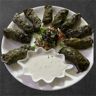 Долма из виноградных листьев