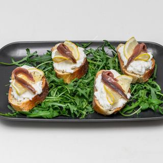 Crostini Burrata e Acciughe