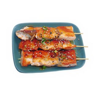 Yakitori de salmón (3 uds.)三文鱼串