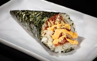 083 Temaki spicy tuna