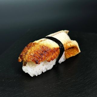Суши с угрем