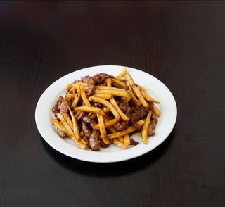 Ternera con patatas fritas
