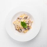 Феттучини с курицей и грибами