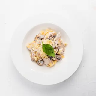 Феттучини с курицей и грибами