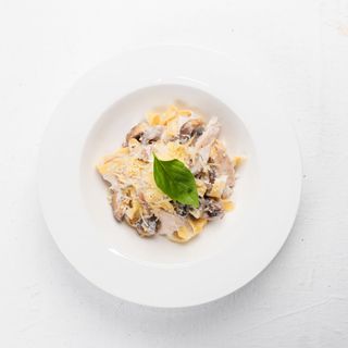 Феттучини с курицей и грибами