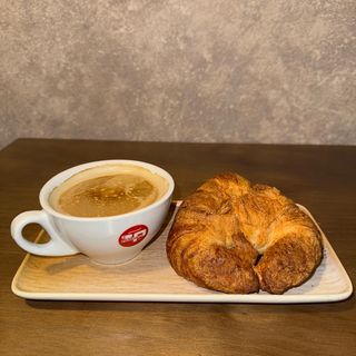 Desayuno Dulce Con Un Croissant