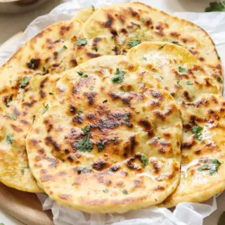Kulcha keema naan