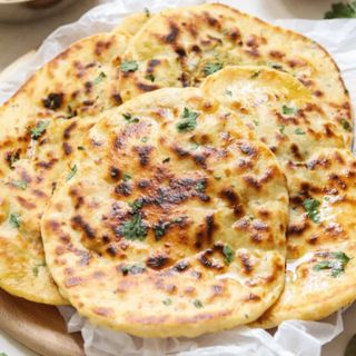 Kulcha keema naan