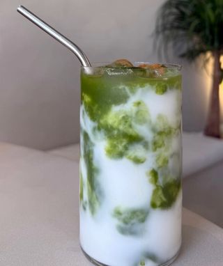 Iced matcha latte (450 ml.)