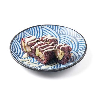 117 - Langostino, Aguacate, queso y arroz negro