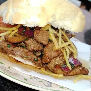 Pan con lomo al jugo