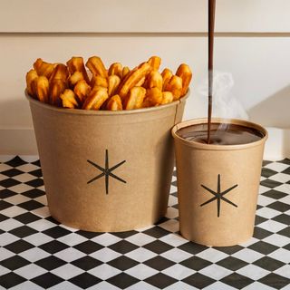 25 CHURROS CON CHOCOLATE TRADICIONAL (1 LITRO)