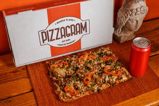 Pizza Poulet Spicy - 1/4 Plateau (2 Personnes) + Boisson