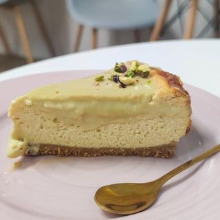 Tarta de pistacho (porción)