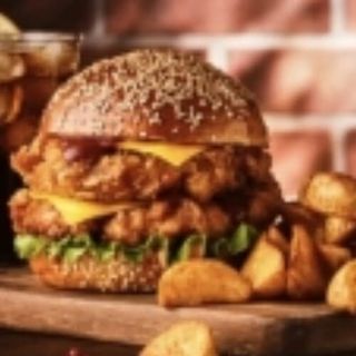 Burger Doble de Pollo Crunchy con Doble de Queso Cheddar