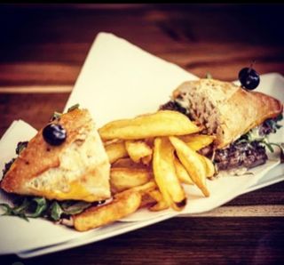 Prego do Lombo com Cheddar e Bacon