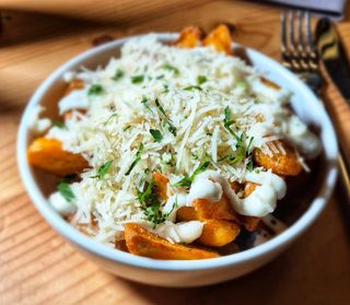 *Cartofi proaspeti prajiti cu Usturoi Si Parmezan*