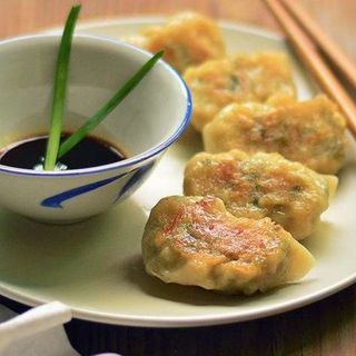 B02. Coltunasi prajiti Old Shanghai/老上海煎饺/Fried dumplings Old Shanghai