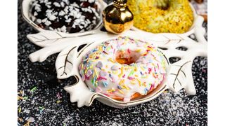 Yummy Big Donuts fistic