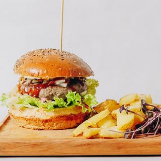 Vege burger i pomfrit