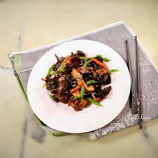 Pui bambus si urechi de lemn