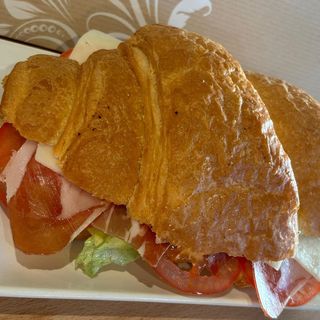 Croissant Con Jamón Serrano