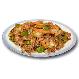 83.Свинско с пресни чушки (800г)