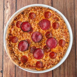 Pizza pepperoni, salami o mixta