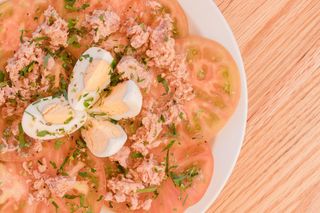 Ensalada de Tomate, Atún y Huevo