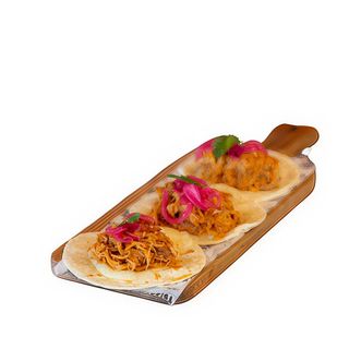 Taco tinga de pollo