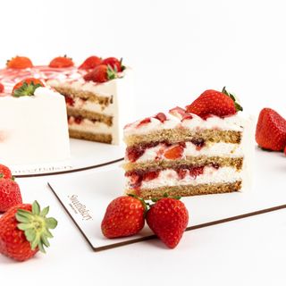 Porción De Nata Y Fresas