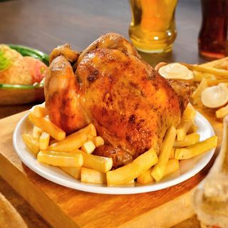 1 Pollo Entero Para Llevar + Coca-Cola Sabor Original botella 2L.