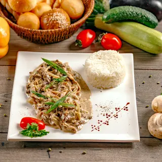 Бефстроганов с рисом